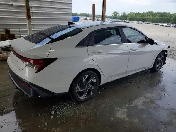 KMHLS4DG1RU641763 — 2024 Hyundai Elantra, фото 3 с аукциона Copart, Передняя часть