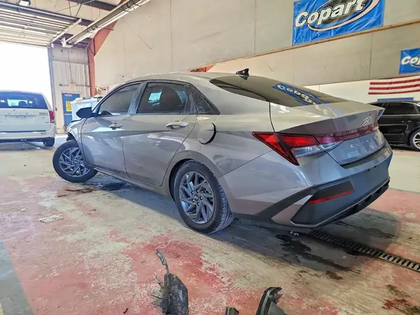 KMHLM4DGXRU699736 — 2024 Hyundai Elantra, фото 2 с аукциона Copart, Передняя часть