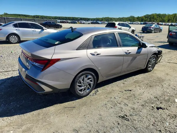 KMHLM4DG0RU828874 — 2024 Hyundai Elantra, фото 3 с аукциона Copart, Передняя часть