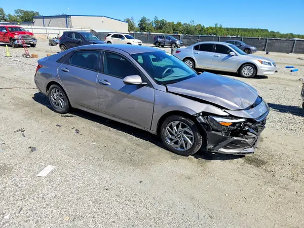 KMHLM4DG0RU828874 — 2024 Hyundai Elantra, фото 4 с аукциона Copart, Передняя часть