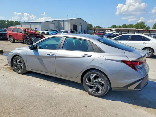 KMHLM4DG8SU084043 — 2025 Hyundai Elantra, фото 2 с аукциона Copart, Передняя часть