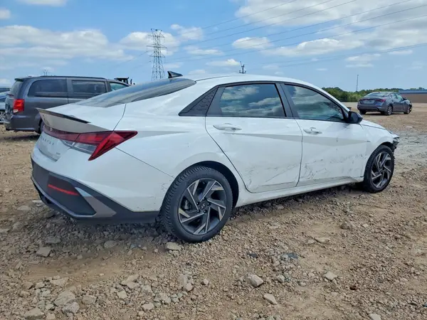 KMHLM4DJ4SU160174 — 2025 Hyundai Elantra, фото 3 с аукциона Copart, Передняя часть