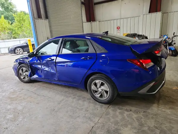 KMHLL4DG1SU858569 — 2025 Hyundai Elantra, фото 2 с аукциона Copart, Передняя часть