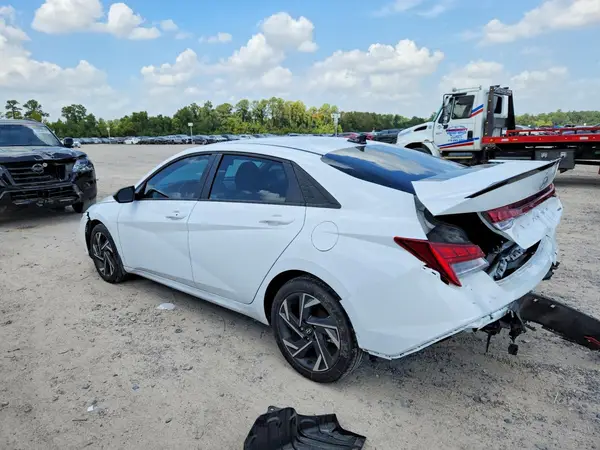 KMHLM4DJ0SU152654 — 2025 Hyundai Elantra, фото 2 с аукциона Copart, Задняя часть