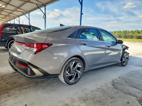 KMHLS4DG0SU937802 — 2025 Hyundai Elantra, фото 3 с аукциона Copart, Передняя часть