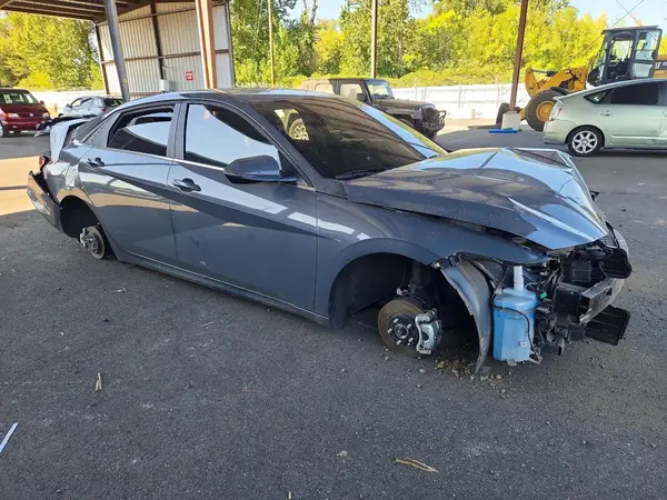 KMHLN4DJ2SU121435 — 2025 Hyundai Elantra, фото 4 с аукциона Copart, Вандализм