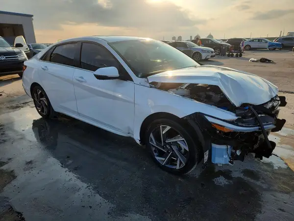 KMHLP4DG4SU937366 — 2025 Hyundai Elantra, фото 4 с аукциона Copart, Передняя часть
