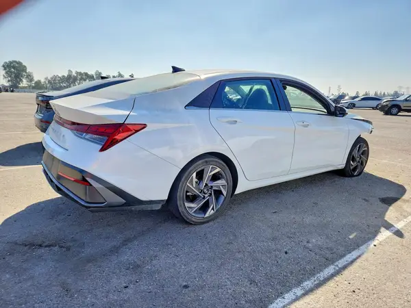 KMHLS4DG1SU043369 — 2025 Hyundai Elantra, фото 3 с аукциона Copart, Передняя часть