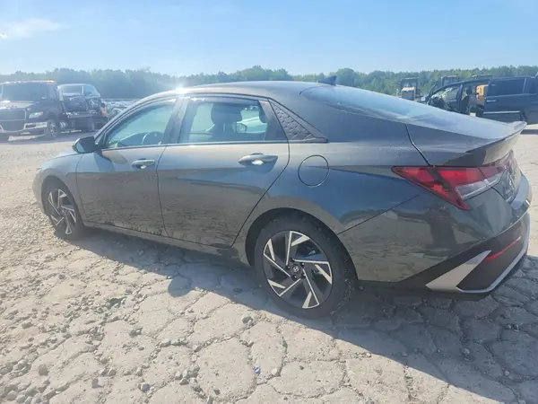 KMHLM4DG1SU060313 — 2025 Hyundai Elantra, фото 2 с аукциона Copart, Мелкие вмятины и царапины