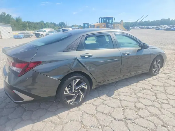 KMHLM4DG1SU060313 — 2025 Hyundai Elantra, фото 3 с аукциона Copart, Мелкие вмятины и царапины