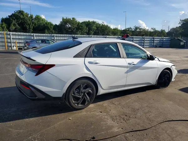 KMHLM4DG7TU136537 — 2026 Hyundai Elantra, фото 3 с аукциона Copart, Передняя часть