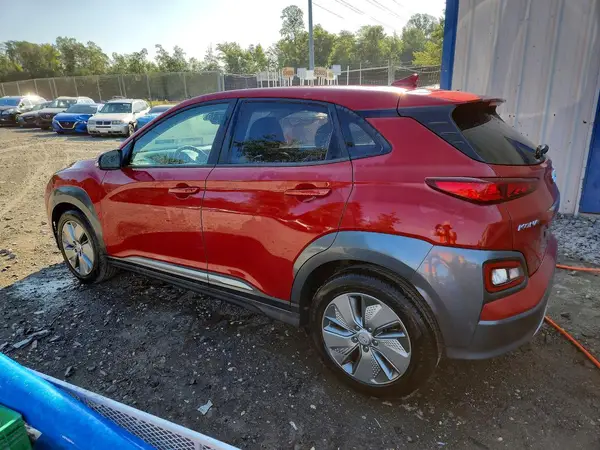 KM8K33AG5MU135496 — 2021 Hyundai Kona, фото 2 с аукциона Copart 23.09.2026, Механические повреждения