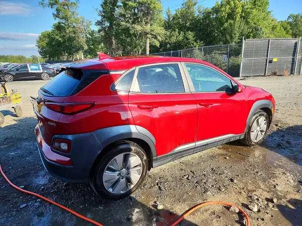 KM8K33AG5MU135496 — 2021 Hyundai Kona, фото 3 с аукциона Copart 23.09.2026, Механические повреждения