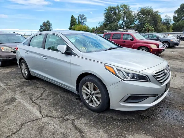 5NPE24AF3HH498476 — 2017 Hyundai Sonata, фото 4 с аукциона Copart 30.09.2026, Вандализм