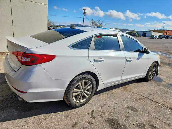 5NPE24AF0HH532602 — 2017 Hyundai Sonata, фото 3 с аукциона Copart, Передняя часть