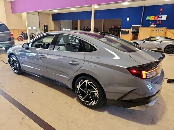 KMHL14JA4RA383954 — 2024 Hyundai Sonata, фото 2 с аукциона Copart, Передняя часть