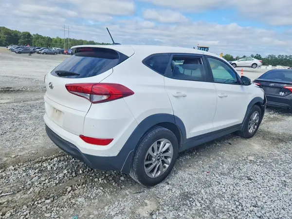 KM8J23A46GU169729 — 2016 Hyundai Tucson, фото 3 с аукциона Copart, Передняя часть