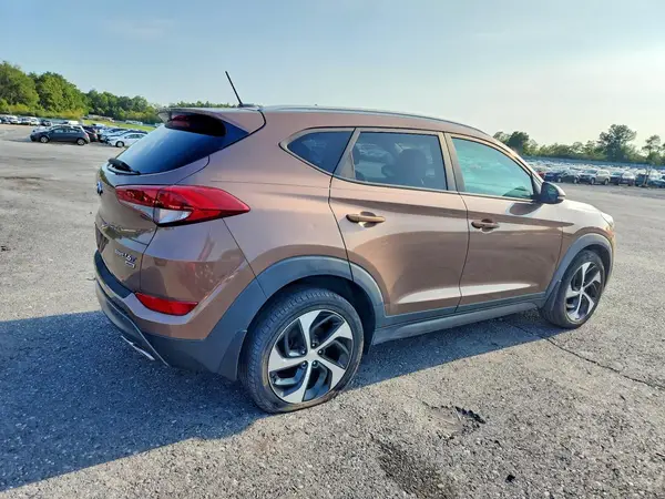 KM8J3CA20GU246347 — 2016 Hyundai Tucson, фото 3 с аукциона Copart 06.10.2026, Мелкие вмятины и царапины