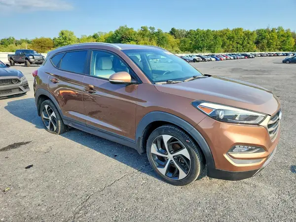 KM8J3CA20GU246347 — 2016 Hyundai Tucson, фото 4 с аукциона Copart 06.10.2026, Мелкие вмятины и царапины