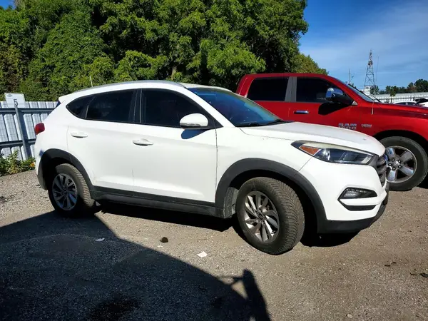 KM8J33A41GU083421 — 2016 Hyundai Tucson, фото 4 с аукциона Copart 01.10.2026, Передняя часть