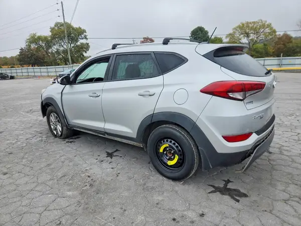 KM8J33A2XGU209662 — 2016 Hyundai Tucson, фото 2 с аукциона Copart, Задняя часть