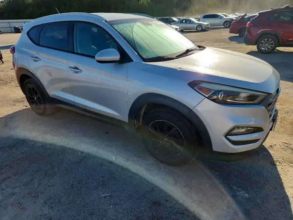 KM8J33A43GU091326 — 2016 Hyundai Tucson, фото 4 с аукциона Copart 13.10.2026, Мелкие вмятины и царапины