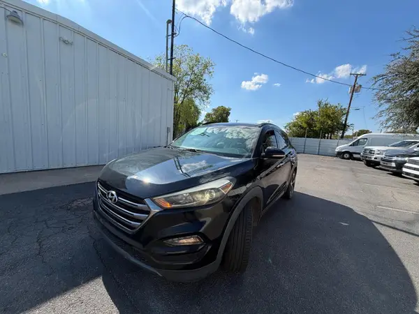 KM8J33A22GU146900 — 2016 Hyundai Tucson, фото 2 с аукциона Copart 08.10.2026, Мелкие вмятины и царапины