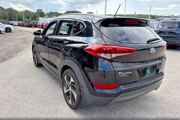 KM8J33A2XGU074697 — 2016 Hyundai Tucson, фото 3 с аукциона Copart 15.10.2026, Мелкие вмятины и царапины