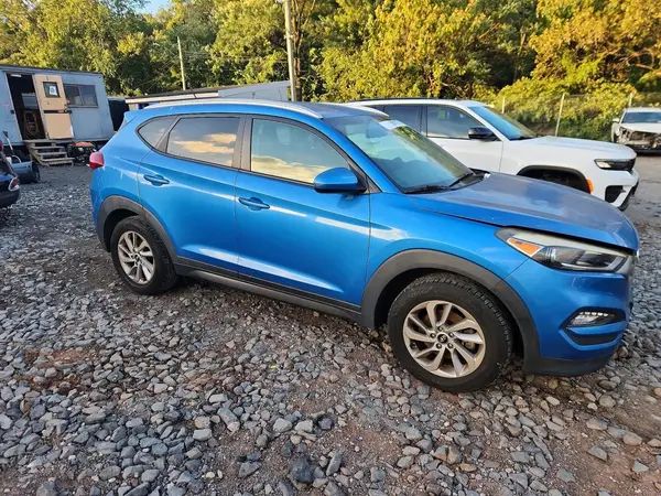 KM8J33A47GU094715 — 2016 Hyundai Tucson, фото 4 с аукциона Copart 05.10.2026, Мелкие вмятины и царапины