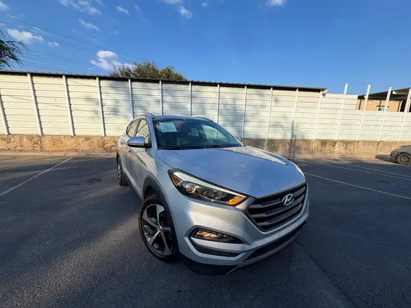 KM8J3CA27GU127355 — 2016 Hyundai Tucson, Мелкие вмятины и царапины (Minor Dent/Scratches), фото до ремонта