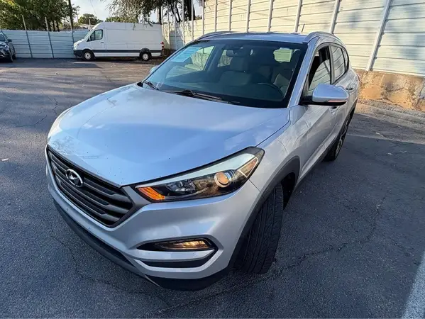 KM8J3CA27GU127355 — 2016 Hyundai Tucson, фото 2 с аукциона Copart 08.10.2026, Мелкие вмятины и царапины