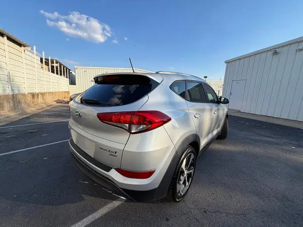 KM8J3CA27GU127355 — 2016 Hyundai Tucson, фото 4 с аукциона Copart 08.10.2026, Мелкие вмятины и царапины