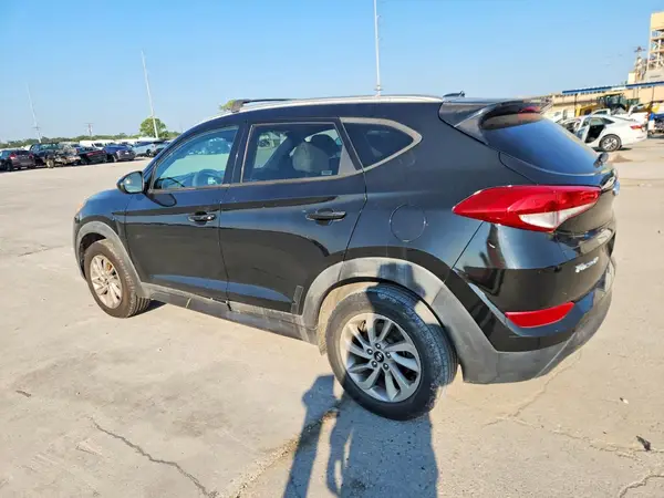 KM8J33A45GU069148 — 2016 Hyundai Tucson, фото 2 с аукциона Copart 14.10.2026, Механические повреждения