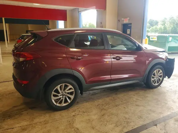 KM8J33A47GU046566 — 2016 Hyundai Tucson, фото 3 с аукциона Copart, Передняя часть