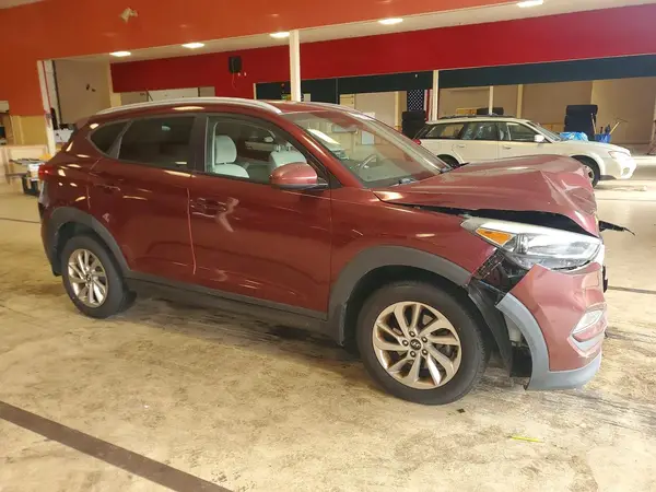 KM8J33A47GU046566 — 2016 Hyundai Tucson, фото 4 с аукциона Copart, Передняя часть