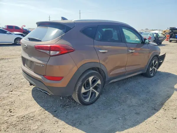 KM8J33A24GU028895 — 2016 Hyundai Tucson, фото 3 с аукциона Copart, Передняя часть