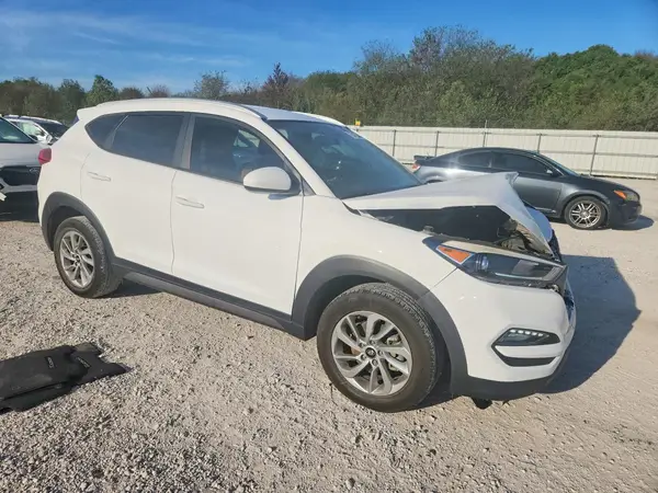 KM8J33A4XGU194078 — 2016 Hyundai Tucson, фото 4 с аукциона Copart, Передняя часть