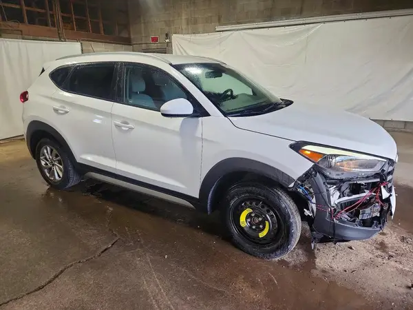 KM8J3CA40HU289699 — 2017 Hyundai Tucson, фото 4 с аукциона Copart 06.10.2026, Передняя часть