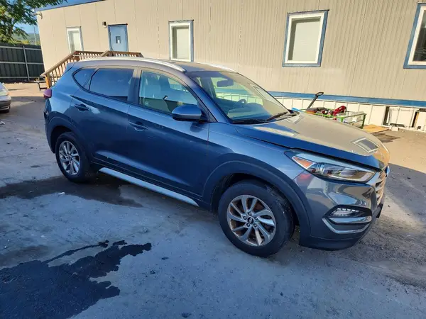 KM8J3CA48HU523460 — 2017 Hyundai Tucson, фото 4 с аукциона Copart 30.09.2026, Механические повреждения