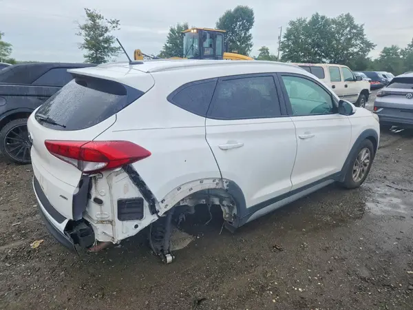 KM8J3CA46HU268775 — 2017 Hyundai Tucson, фото 3 с аукциона Copart, Повреждения снизу