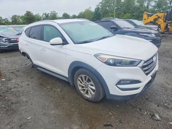 KM8J3CA46HU268775 — 2017 Hyundai Tucson, фото 4 с аукциона Copart, Повреждения снизу