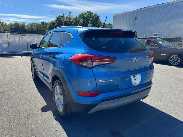 KM8J3CA20HU313336 — 2017 Hyundai Tucson, фото 2 с аукциона Copart 14.10.2026, Мелкие вмятины и царапины