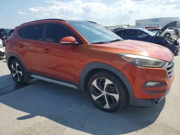 2017 HYUNDAI TUCSON VIN KM8J33A20HU560937 фото 4
