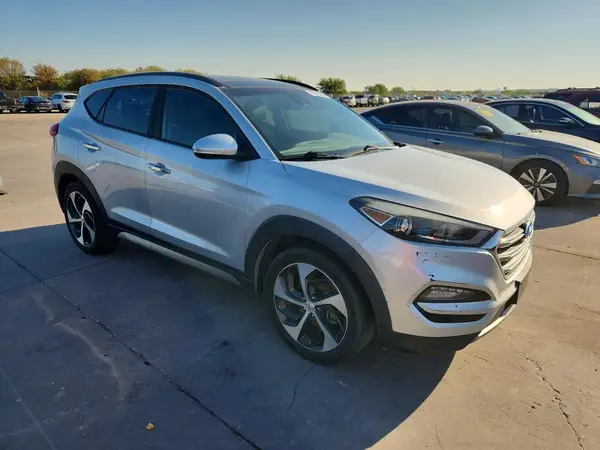 KM8J33A23HU327506 — 2017 Hyundai Tucson, фото 4 с аукциона Copart 07.10.2026, Естественный износ