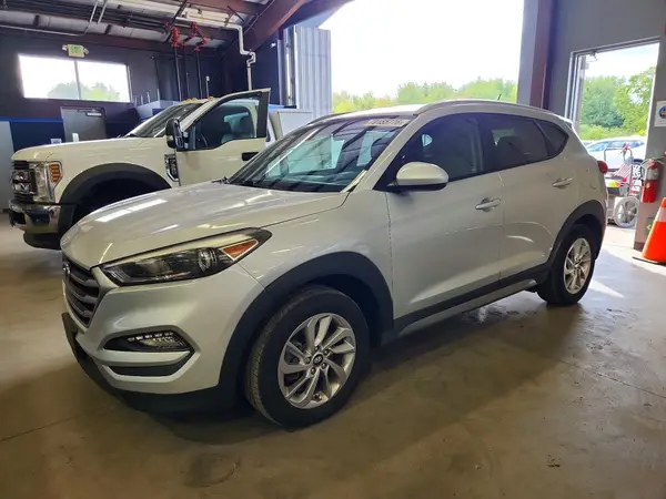 KM8J3CA44HU300395 — 2017 Hyundai Tucson, Мелкие вмятины и царапины (Minor Dent/Scratches), фото до ремонта