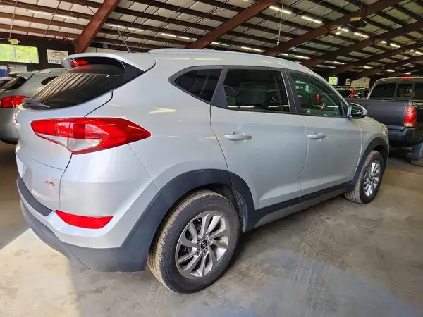 KM8J3CA44HU300395 — 2017 Hyundai Tucson, фото 3 с аукциона Copart 01.10.2026, Мелкие вмятины и царапины