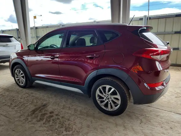 KM8J3CA27HU422005 — 2017 Hyundai Tucson, фото 2 с аукциона Copart 07.10.2026, Мелкие вмятины и царапины