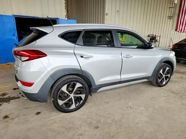 KM8J3CA24HU590894 — 2017 Hyundai Tucson, фото 3 с аукциона Copart 14.10.2026, Естественный износ