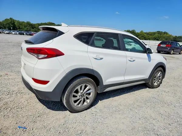 KM8J33A45JU705929 — 2018 Hyundai Tucson, фото 3 с аукциона Copart, Механические повреждения