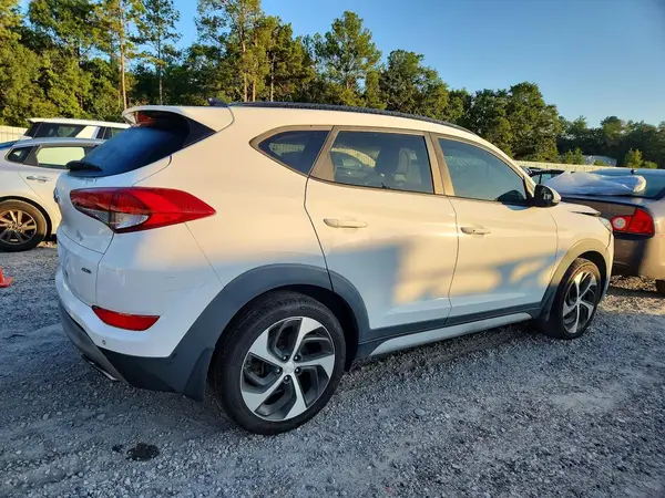 KM8J3CA24JU756076 — 2018 Hyundai Tucson, фото 3 с аукциона Copart 13.10.2026, Передняя часть